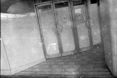 1982 RED COMB HOUSE DOORS 6